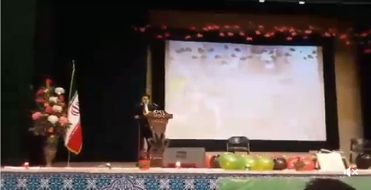 دانشجوی تورک آزربایجانی در دانشگاه اورمیه پان فارسیسم را در ایران به چالش کشاند (ویدئو) دانشجوی تورک آزربایجانی در دانشگاه اورمیه پان فارسیسم را در ایران به چالش کشاند (ویدئو)