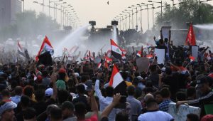 عراق در سومین روز اعتراض؛ حداقل ۱۸ کشته و ده ها زخمی