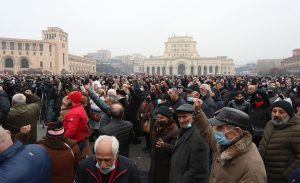 ارمنستان: معترضین ساختمان دولت را محاصره کردند