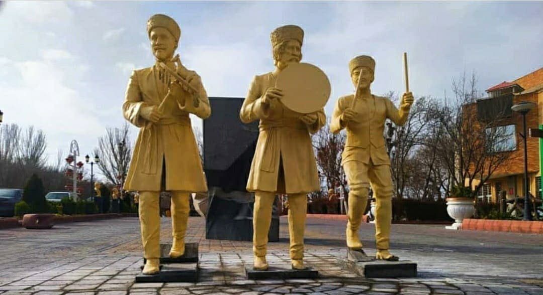 نصب مجسمه‌های «تکمچی» در شاه گؤلو