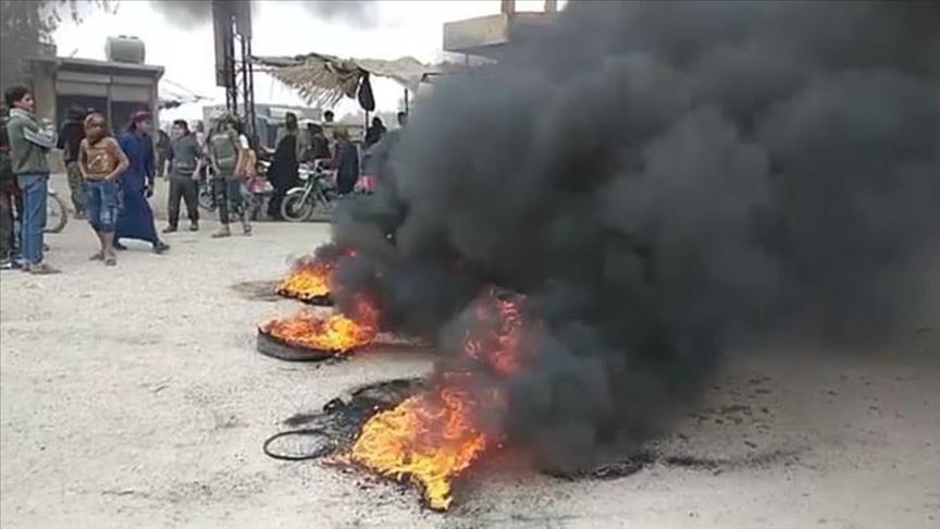 تظاهرات ساکنان عرب دیرالزور علیه ی.پ.گ/پ.ک.ک به دلیل ممانعت از دسترسی آنها به سوخت