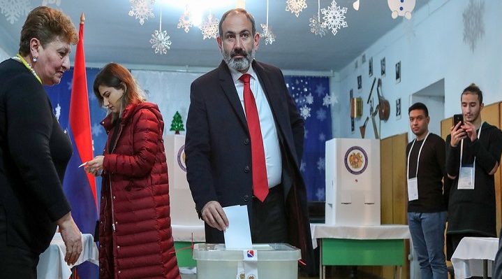 انتخابات زودهنگام پارلمانی در ارمنستان در حال برگزاری است