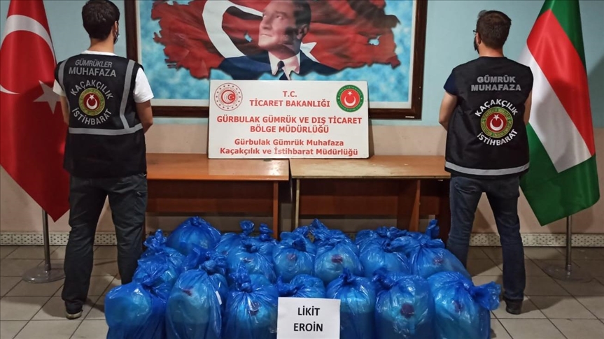 پلیس ترکیه از یک تریلی ایرانی نزدیک به نیم تن هروئین کشف کرد پلیس ترکیه از یک تریلی ایرانی نزدیک به نیم تن هروئین کشف کرد