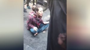 ضرب و شتم وحشیانه یک زن به دلیل عدم رعایت حجاب اجباری در شهر تبریز