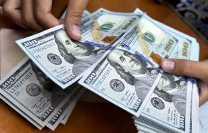 قیمت دلار فردایی از ۶۰ هزار تومان عبور کرد