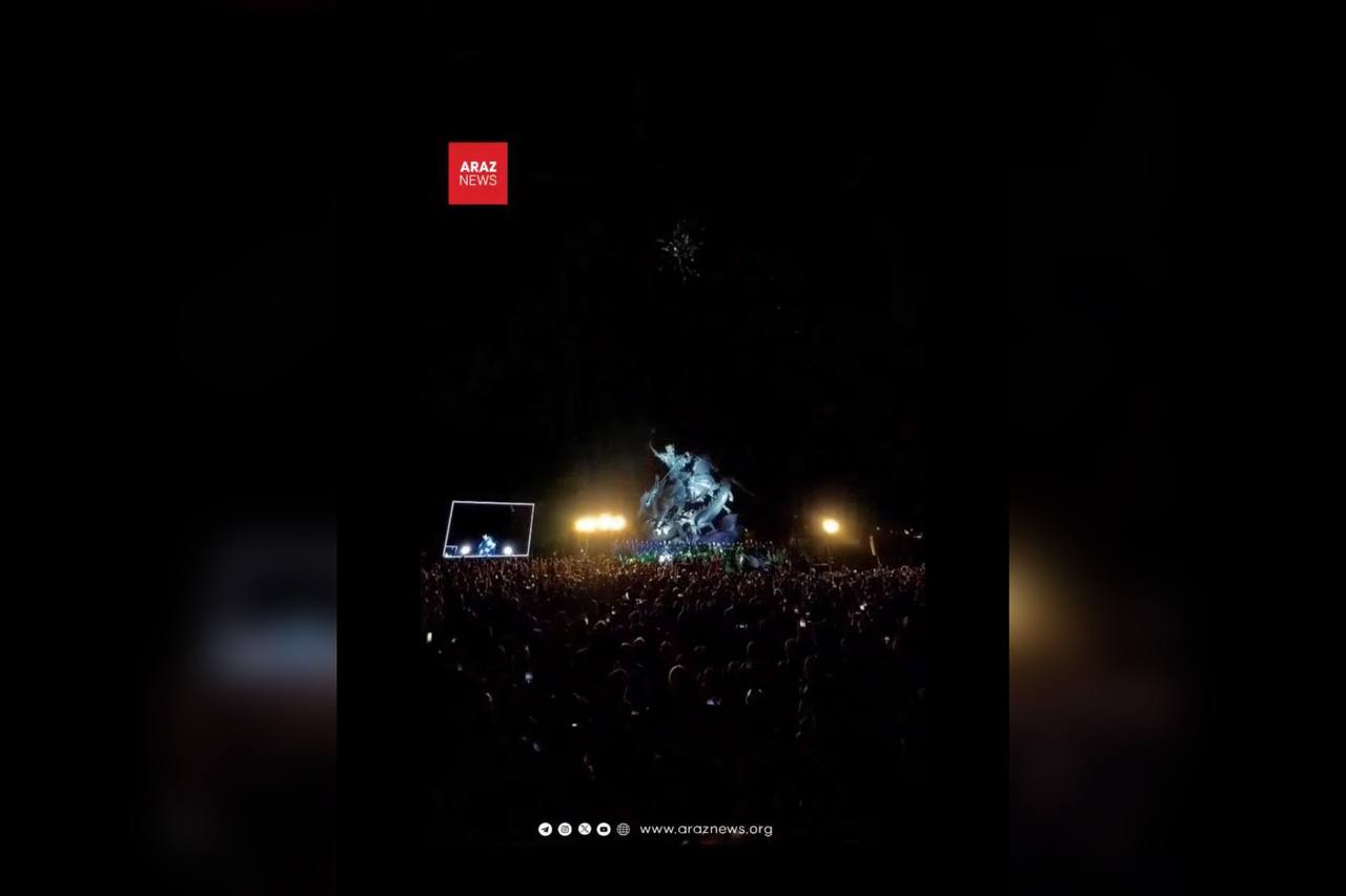رونمایی از تندیس «رستم و رخش» در اصفهان همزمان با تذکر دولت به استانداران به دلیل ترکی سخن گفتن رونمایی از تندیس «رستم و رخش» در اصفهان همزمان با تذکر دولت به استانداران به دلیل ترکی سخن گفتن